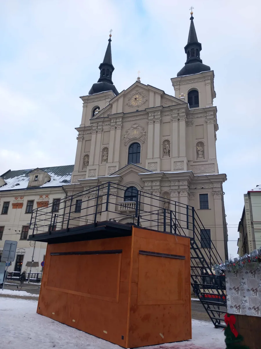 Přípravy na zahájení adventu v Jihlavě jdou do finále. Podívejte se na náměstí