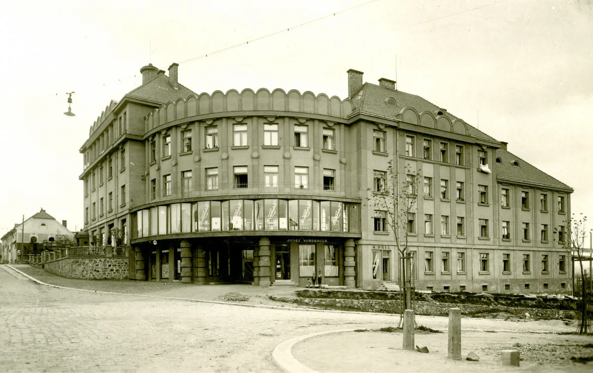 Dokončena hrubá stavba Legiodomu. Rok 1923. Foto: Poskytl Stanislav Jelínek
