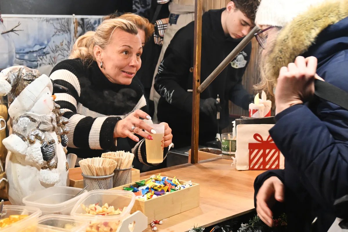 FOTO: Ceny v adventní vesničce v Jihlavě: Trdelník za osmdesát, svařák i pod padesát
