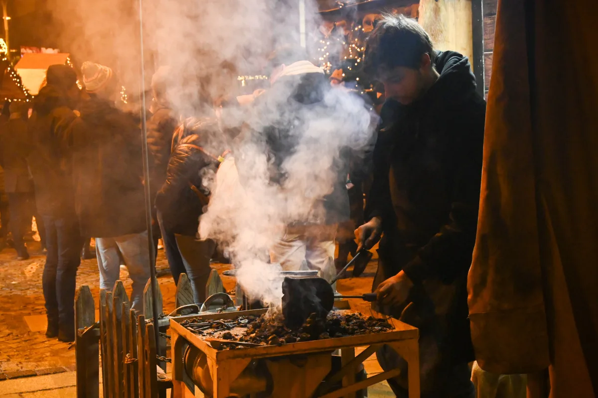 FOTO: Ceny v adventní vesničce v Jihlavě: Trdelník za osmdesát, svařák i pod padesát