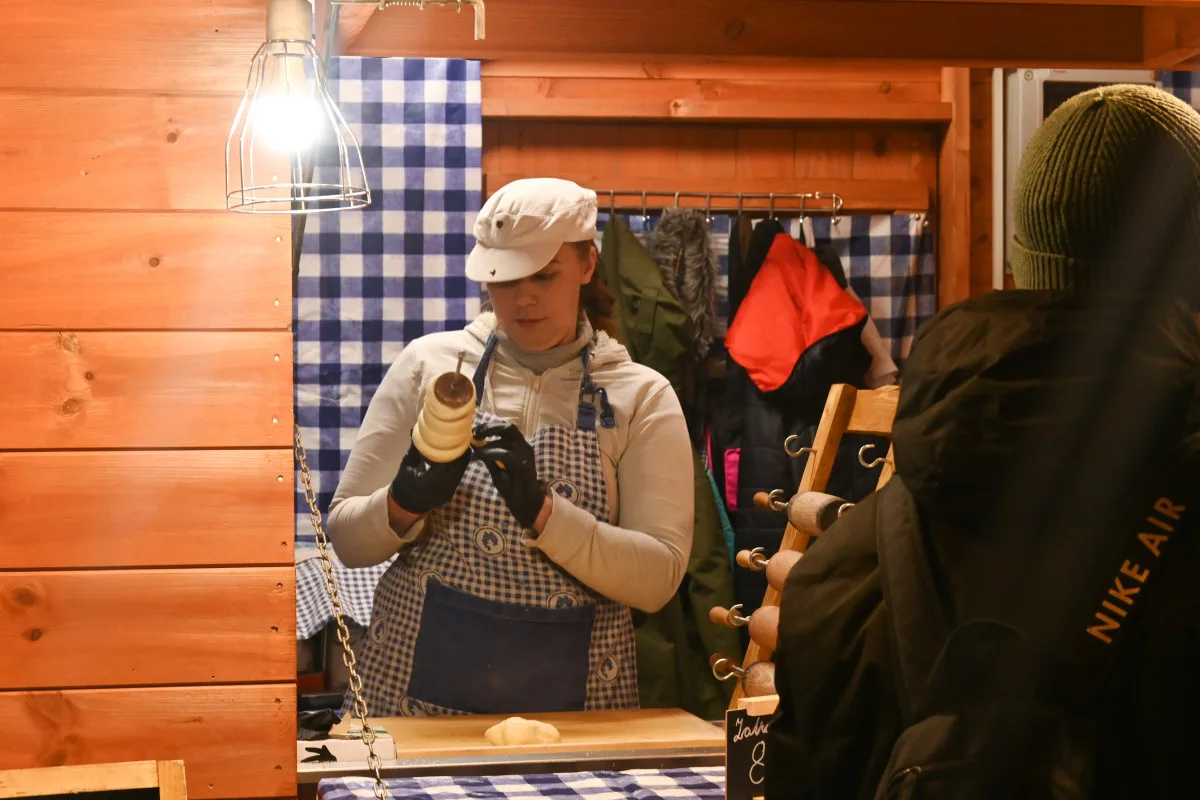 FOTO: Ceny v adventní vesničce v Jihlavě: Trdelník za osmdesát, svařák i pod padesát