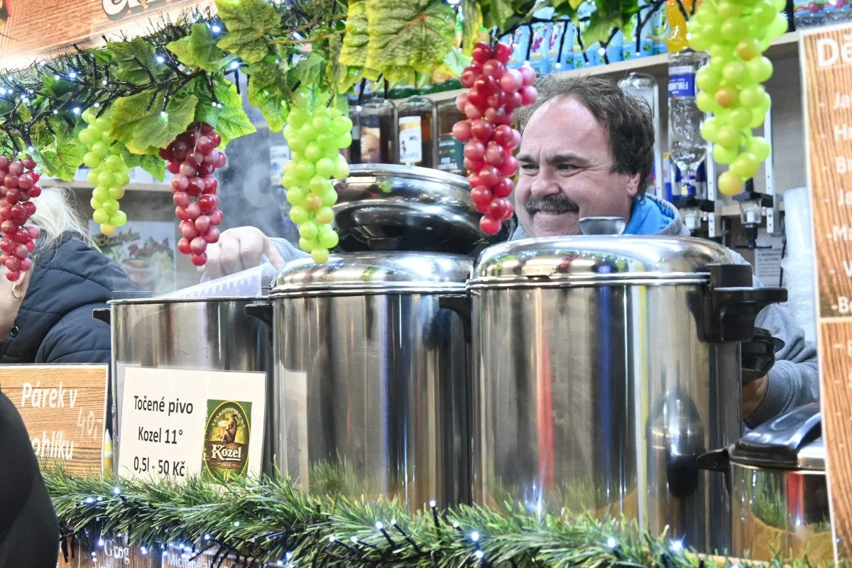 FOTO: Ceny v adventní vesničce v Jihlavě: Trdelník za osmdesát, svařák i pod padesát