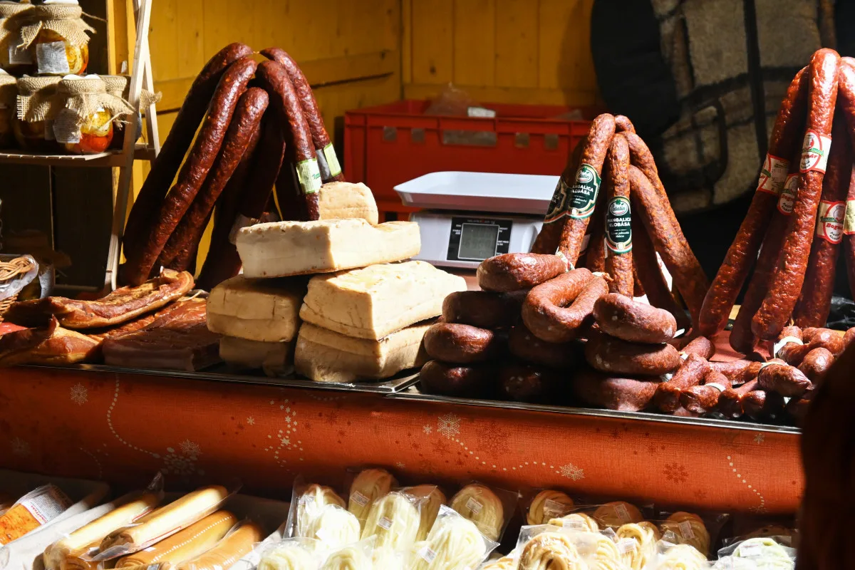 FOTO: Ceny v adventní vesničce v Jihlavě: Trdelník za osmdesát, svařák i pod padesát