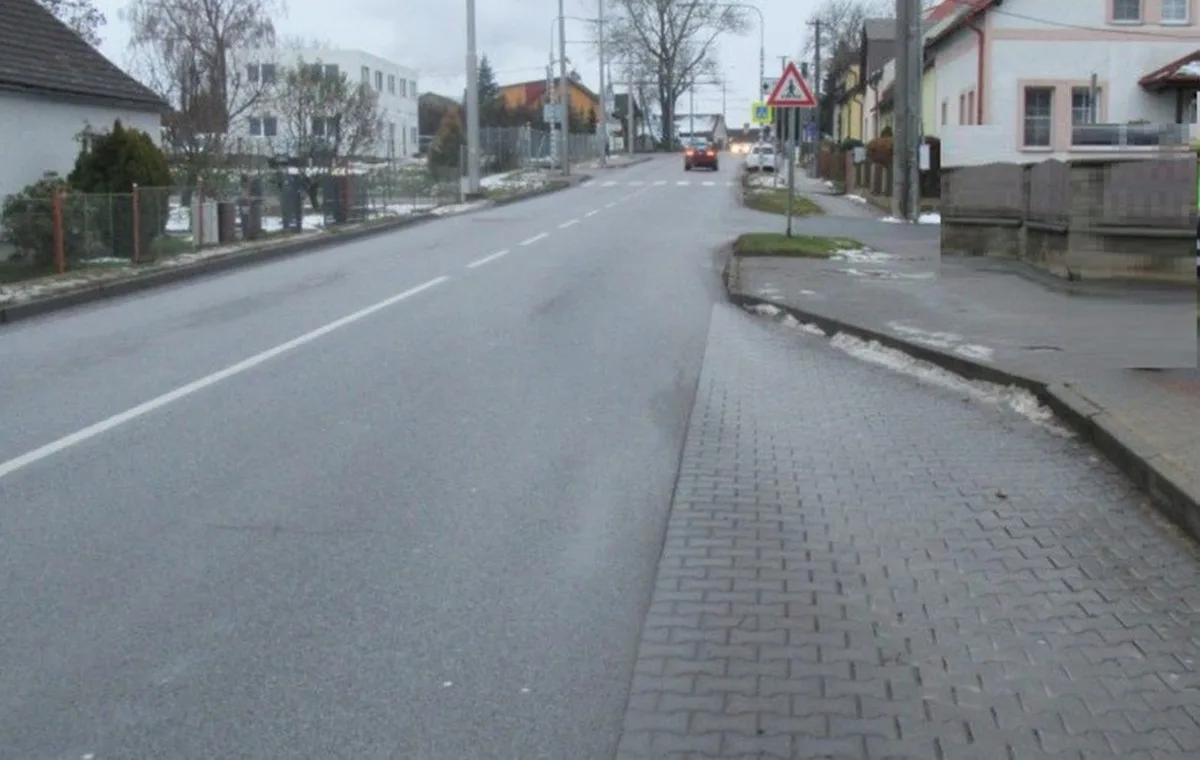 Řidič trolejbusu narazil do ženy, která čekala na zastávce. Policie hledá svědky. Foto: Se svolením Policie ČR
