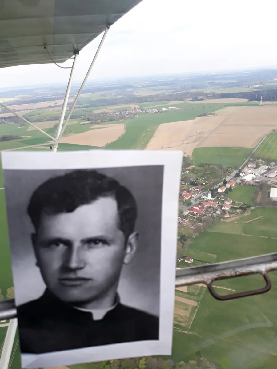 FOTO: Letec Vochyán podnikl pouť po stopách pátera Toufara, umučeného komunisty