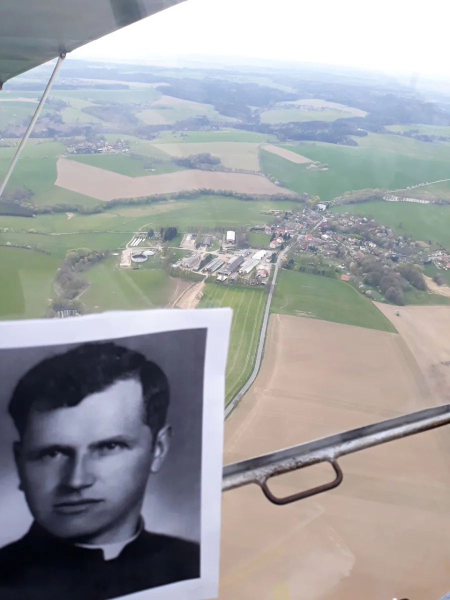 FOTO: Letec Vochyán podnikl pouť po stopách pátera Toufara, umučeného komunisty