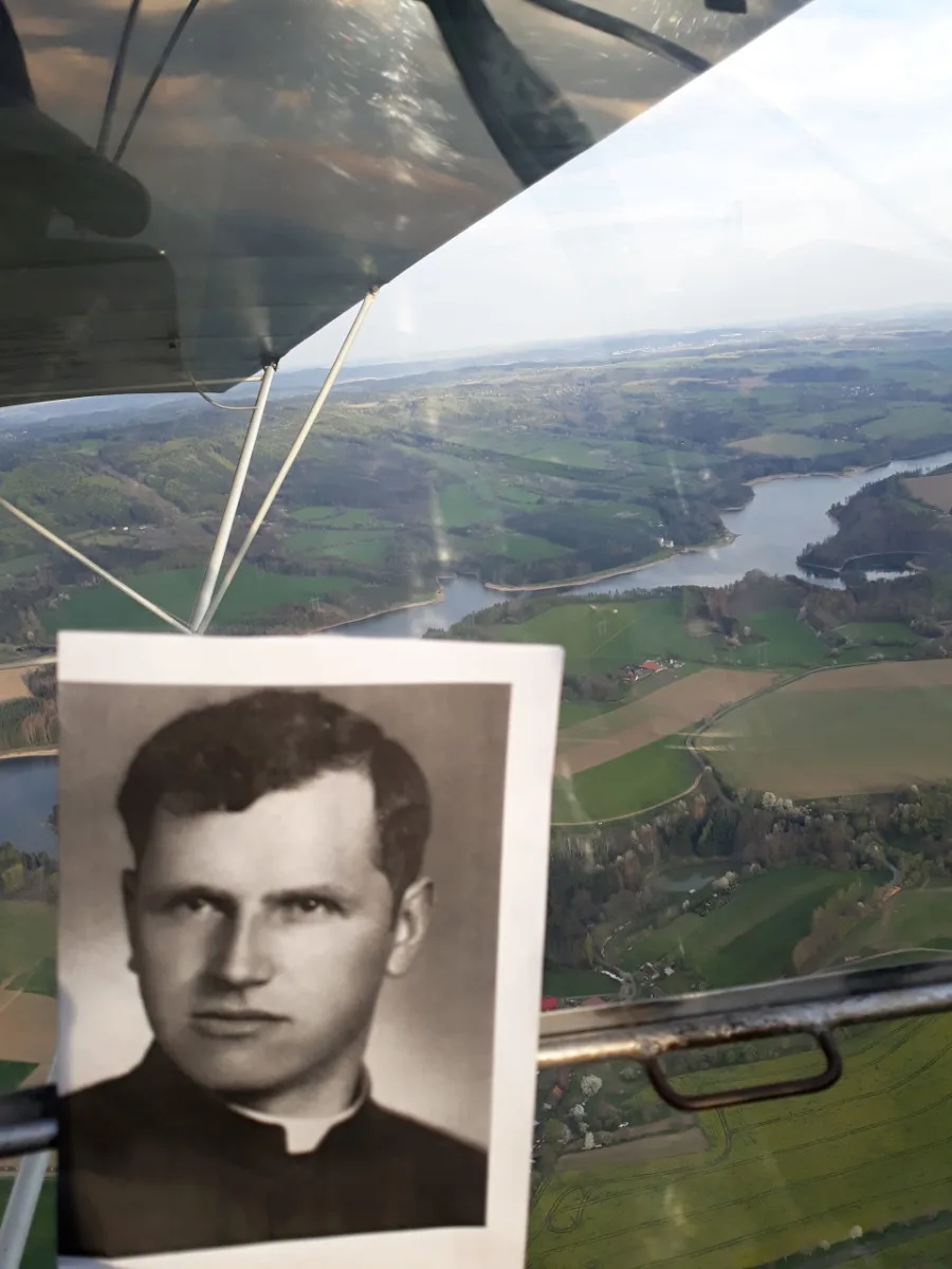 FOTO: Letec Vochyán podnikl pouť po stopách pátera Toufara, umučeného komunisty