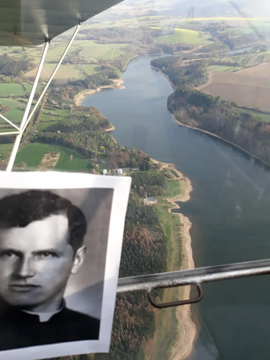 FOTO: Letec Vochyán podnikl pouť po stopách pátera Toufara, umučeného komunisty