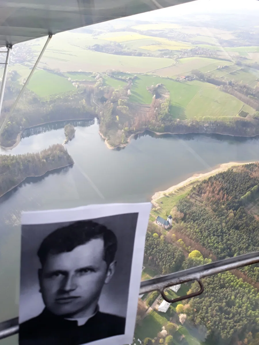FOTO: Letec Vochyán podnikl pouť po stopách pátera Toufara, umučeného komunisty