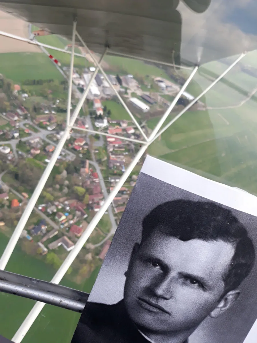 FOTO: Letec Vochyán podnikl pouť po stopách pátera Toufara, umučeného komunisty