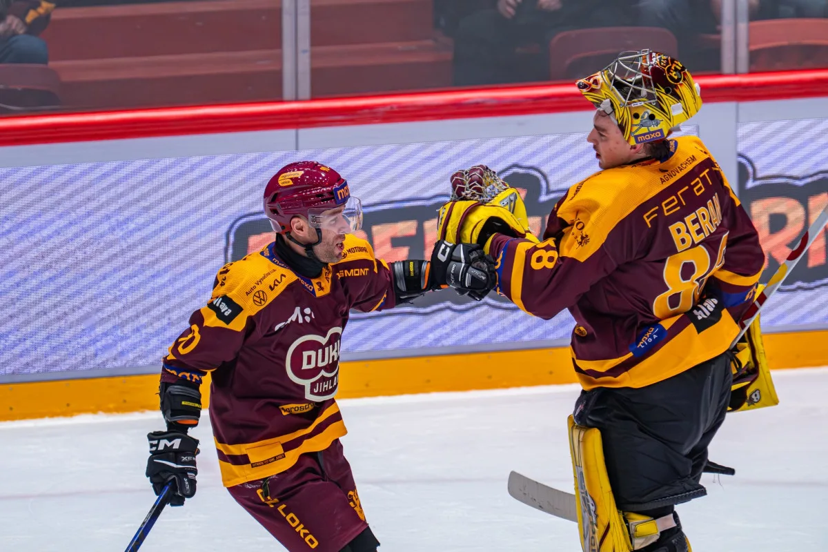 Dukla kvůli marodce odkládá zápas, přesto ji těší první místo a deset výher v řadě