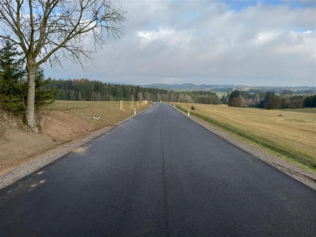 Rekonstrukce silnice na Novoměstsku je dokončená. Úsek je teď bezpečnější