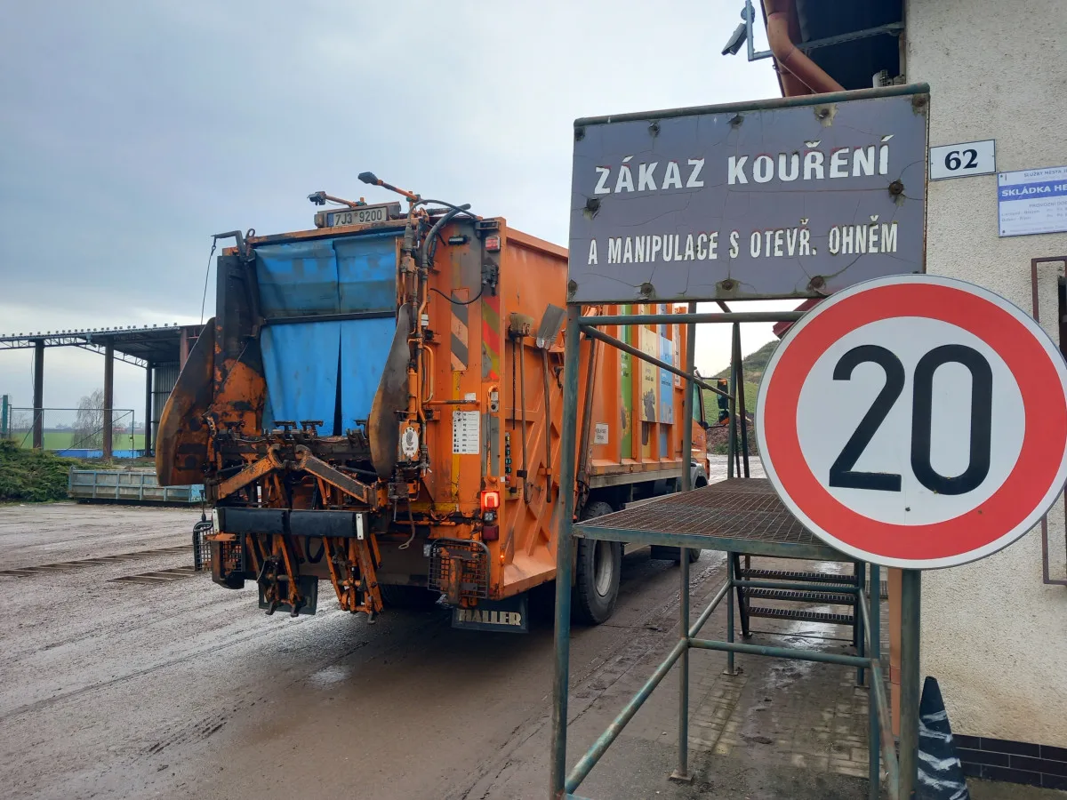 VIDEO: Na skládku v Henčově míří ročně 35 tisíc tun odpadků, plocha se rychle zaplňuje