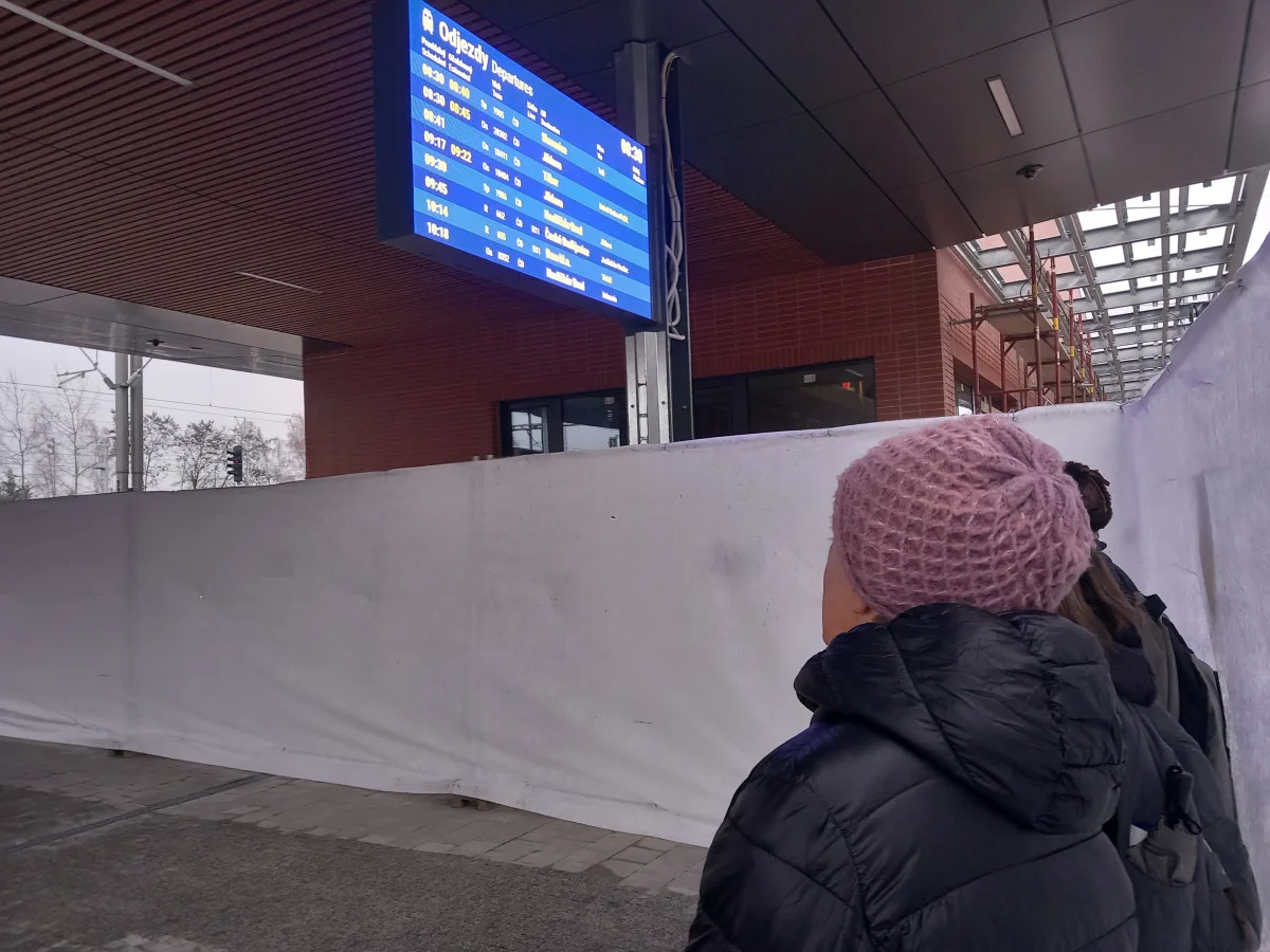 VIDEO: Z městského nádraží v Jihlavě už jezdí cestující. V místě se však dál staví