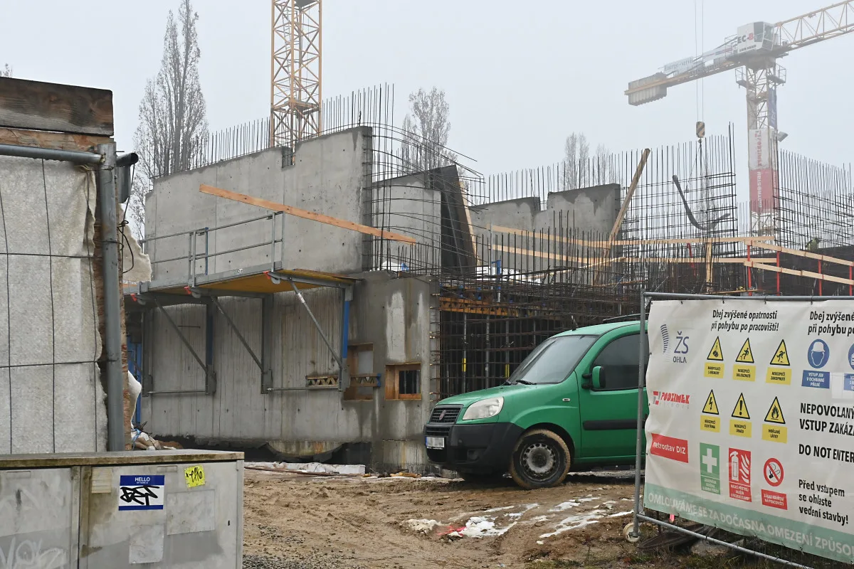 FOTO: Dokončení stavby vysokoškolských kolejí v Jihlavě je posunuté na březen 2027