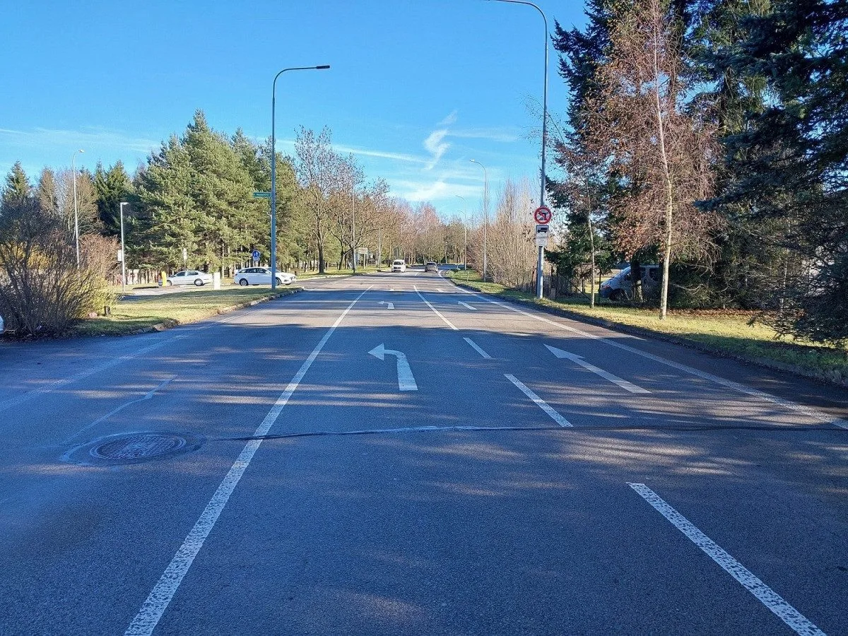 Řidič mercedesu srazil ve Žďáru nad Sázavou cyklistu. Policisté hledají svědky. Foto: Se svolením Policie ČR