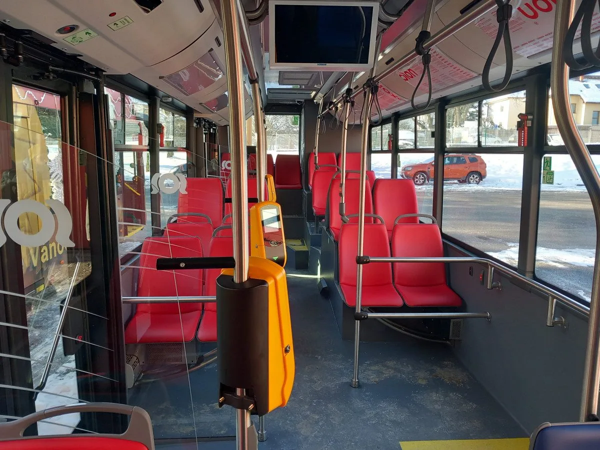 Při platbě kartou bude MHD v Jihlavě o korunu dražší. Je to kvůli bankám