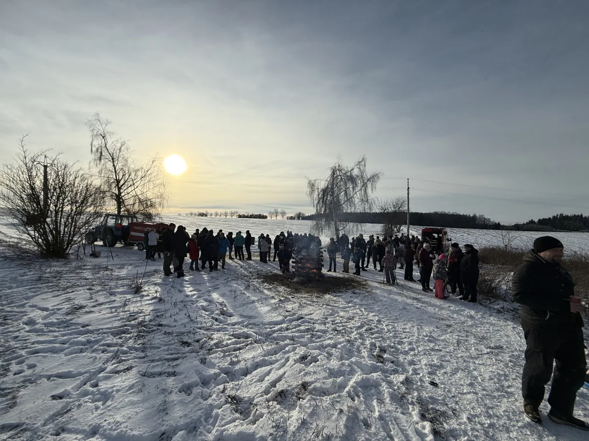Demolice mostu je nezastavila. Řehořov a Nadějov vyrazily na společný novoroční výšlap