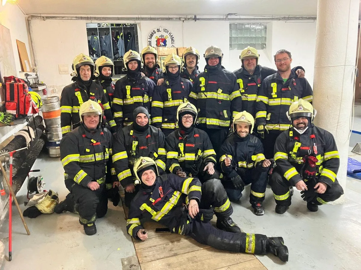 Pohled do zákulisí zásahu: Uhašením požáru práce hasičů z Luk nad Jihlavou nekončila. Foto: Se souhlasem SDH Luka nad Jihlavou