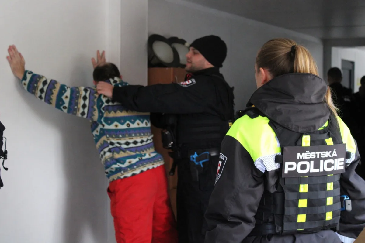 Krádež v drogerii prozradila hledaného muže. Zadrželi ho jihlavští strážníci. Foto: Se svolením Městské policie Jihlava
