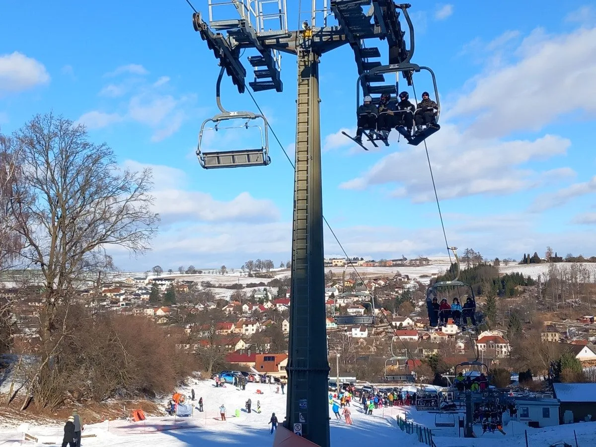 VIDEO: Vysočina žije zimou. Otevřené jsou sjezdovky, běžkařské okruhy i ledová stěna