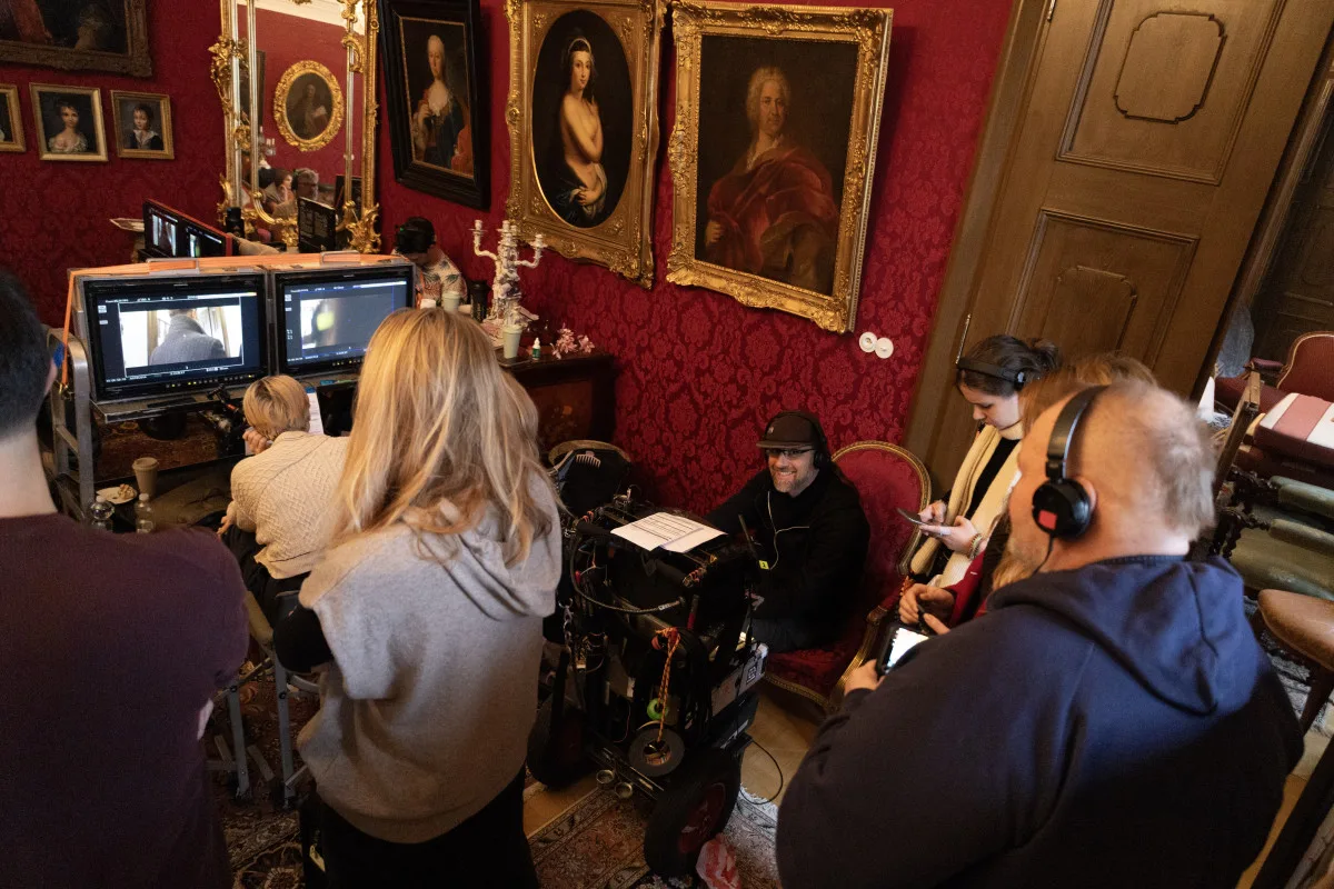 FOTO: Zámek v Lukách nad Jihlavou obsadili filmaři. Natáčí tam komedii. Foto: Dominik Mrkvička