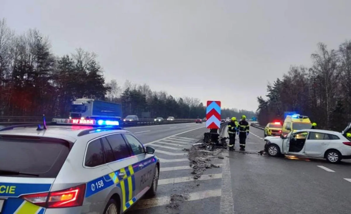 Ranní nehoda na D1. Řidička v autě narazila do svodidel, skončila v péči lékařů