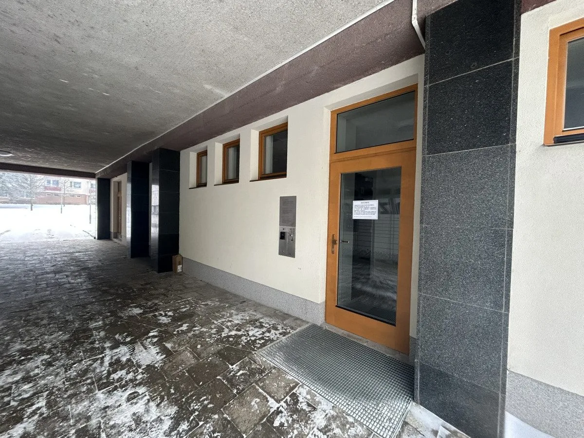 Moderní toalety v Třešti obstály. I po měsících jsou podle starosty jako nové