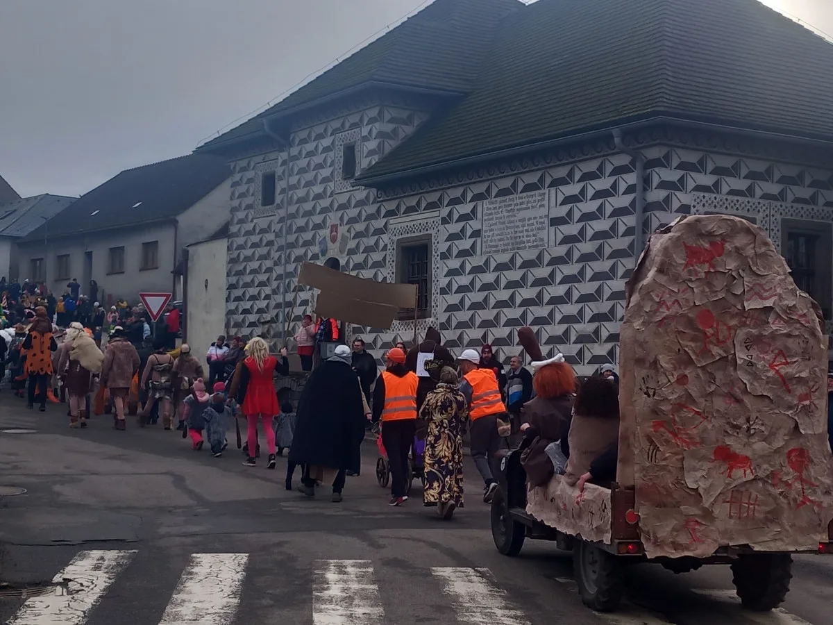 VIDEO: V Kamenici se vrátili o tisíce let zpátky. Tradiční masopust skvěle bavil