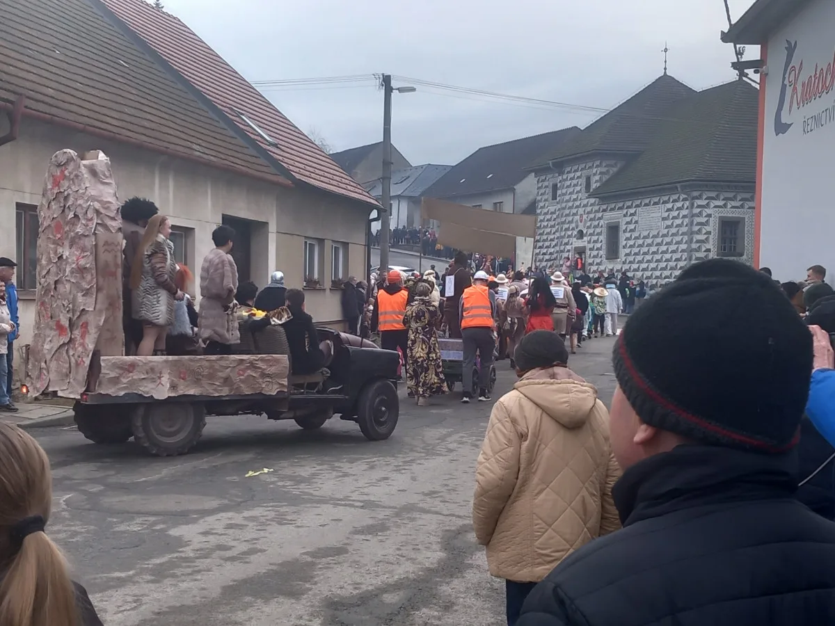 VIDEO: V Kamenici se vrátili o tisíce let zpátky. Tradiční masopust skvěle bavil