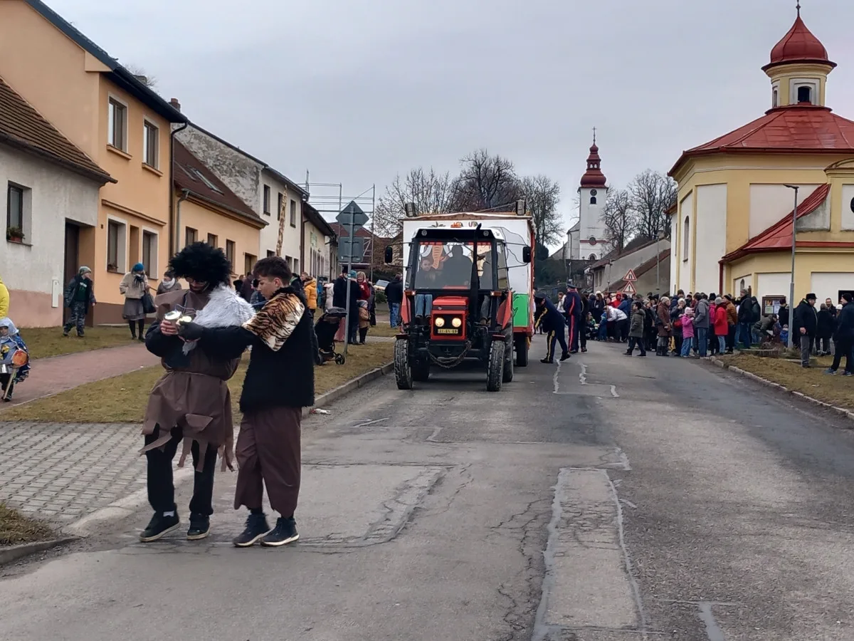 VIDEO: V Kamenici se vrátili o tisíce let zpátky. Tradiční masopust skvěle bavil