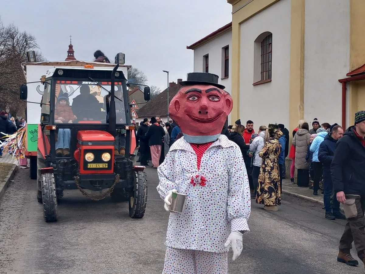 VIDEO: V Kamenici se vrátili o tisíce let zpátky. Tradiční masopust skvěle bavil