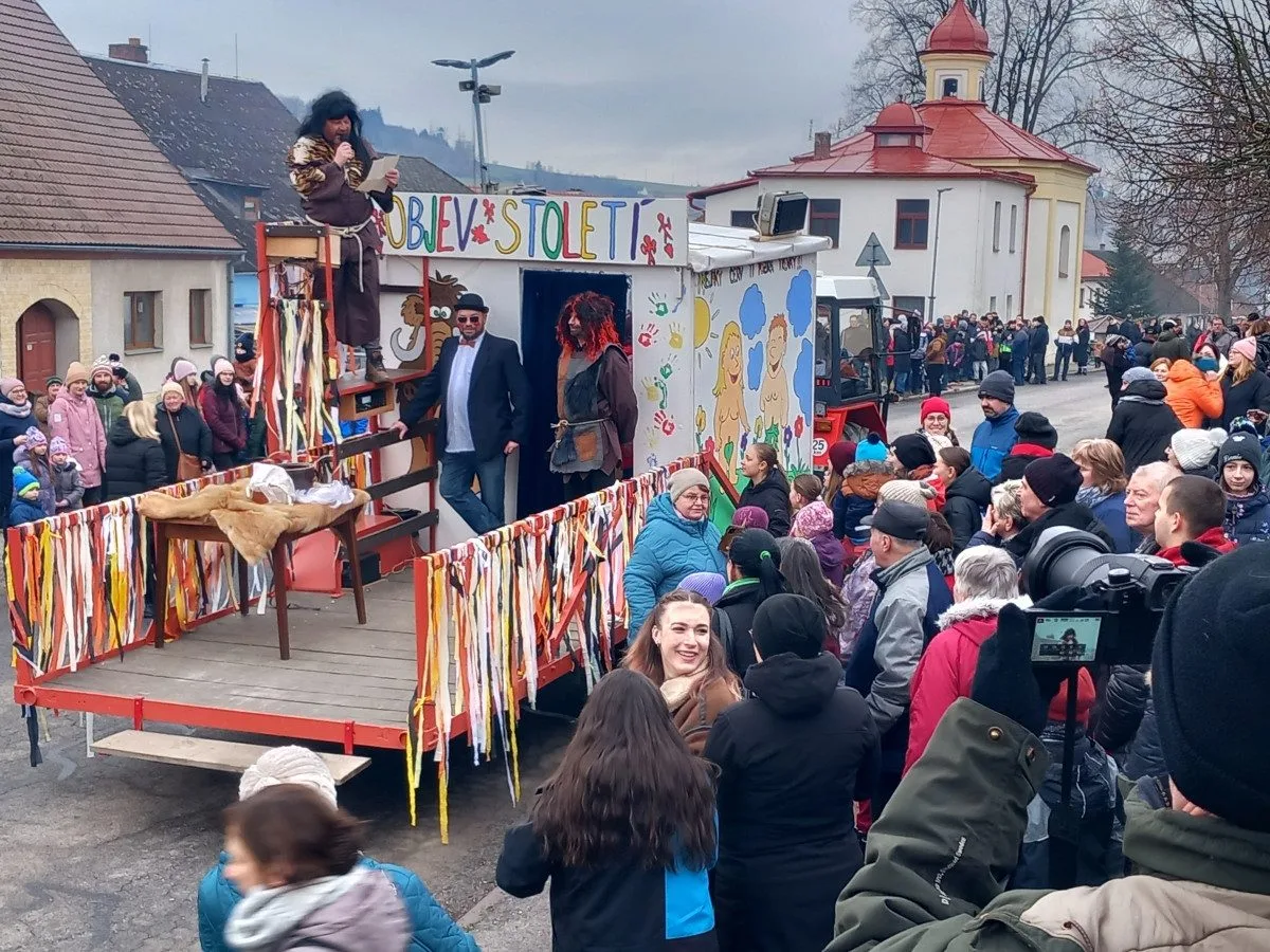 VIDEO: V Kamenici se vrátili o tisíce let zpátky. Tradiční masopust skvěle bavil