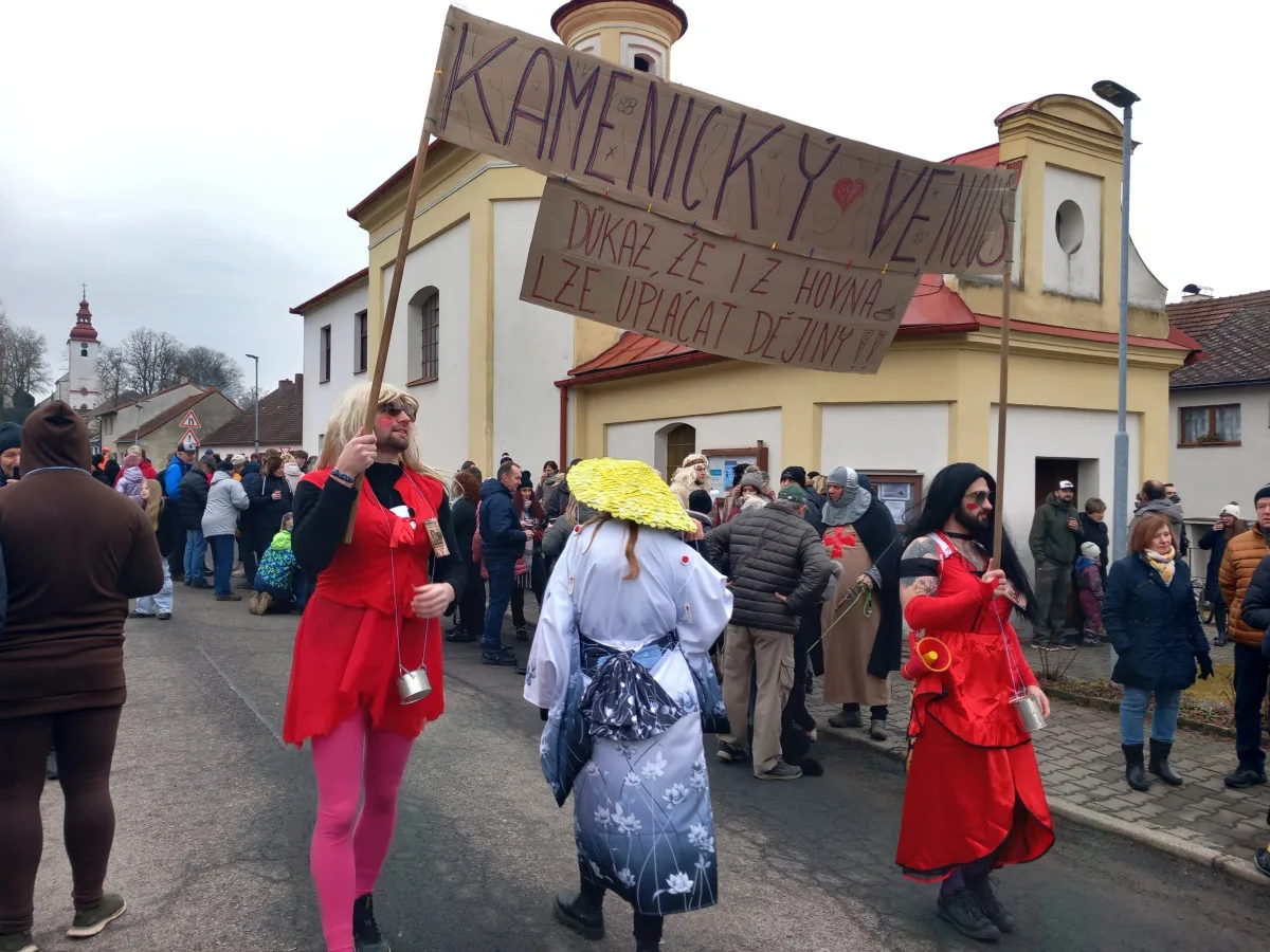 VIDEO: V Kamenici se vrátili o tisíce let zpátky. Tradiční masopust skvěle bavil