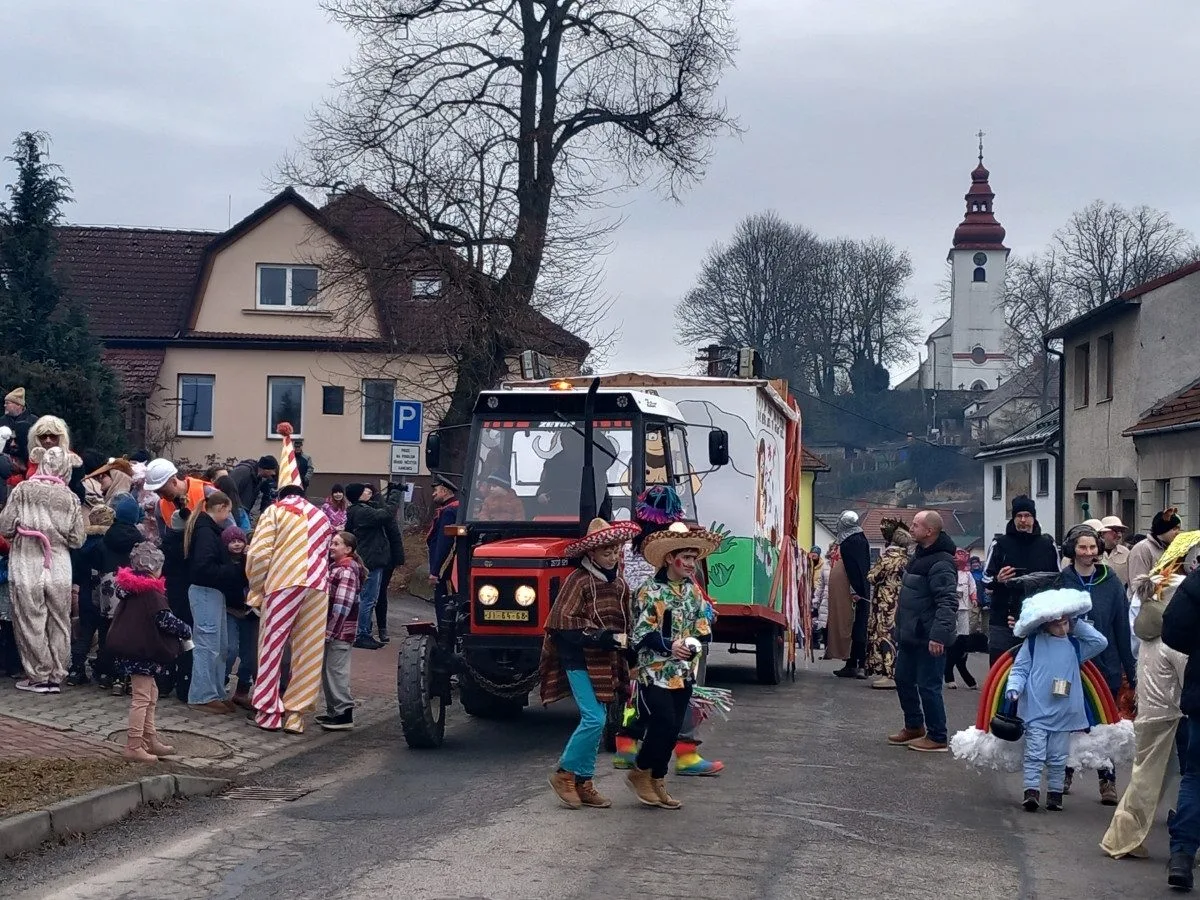 VIDEO: V Kamenici se vrátili o tisíce let zpátky. Tradiční masopust skvěle bavil