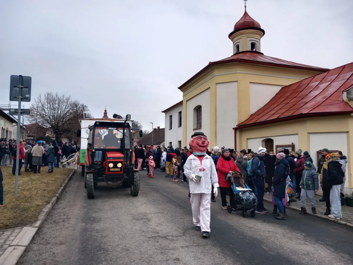 VIDEO: V Kamenici se vrátili o tisíce let zpátky. Tradiční masopust skvěle bavil