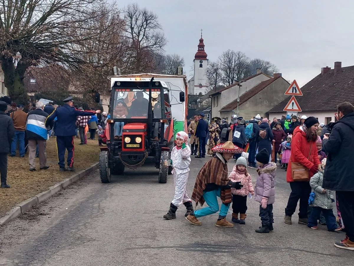 VIDEO: V Kamenici se vrátili o tisíce let zpátky. Tradiční masopust skvěle bavil