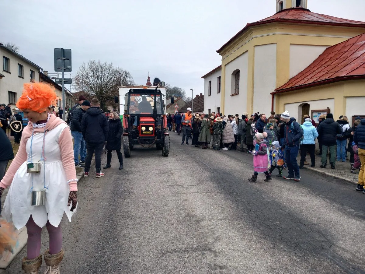 VIDEO: V Kamenici se vrátili o tisíce let zpátky. Tradiční masopust skvěle bavil