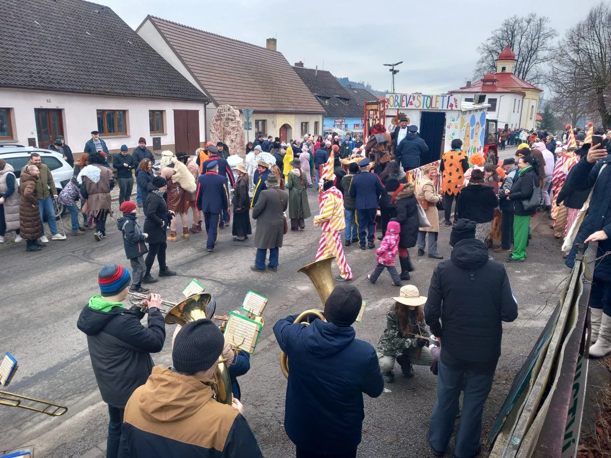 VIDEO: V Kamenici se vrátili o tisíce let zpátky. Tradiční masopust skvěle bavil
