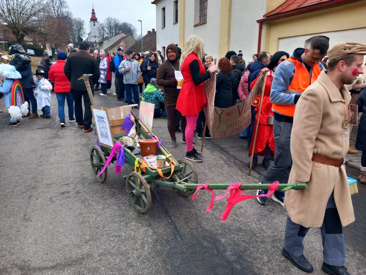 VIDEO: V Kamenici se vrátili o tisíce let zpátky. Tradiční masopust skvěle bavil