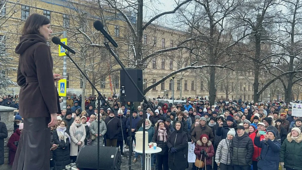 ON-LINE: V místnosti je lev. V Jihlavě přišly podpořit prezidenta stovky lidí