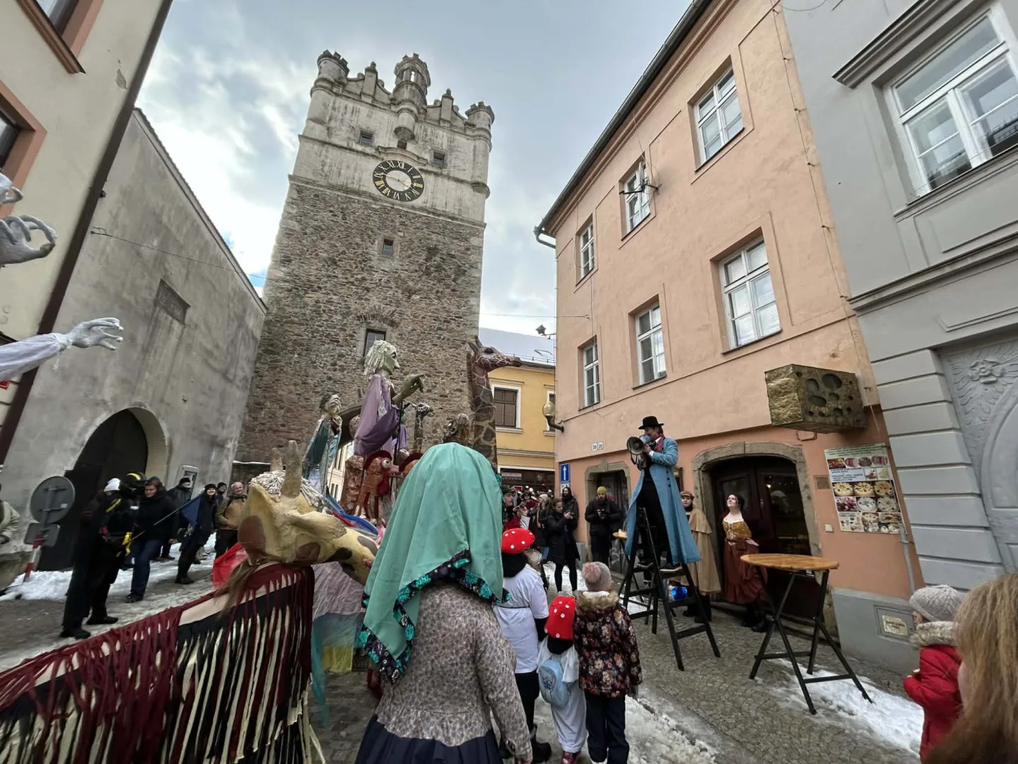 FOTO + VIDEO: Jihlavské ulice žijí Masopustním průvodem, zapojily se desítky masek