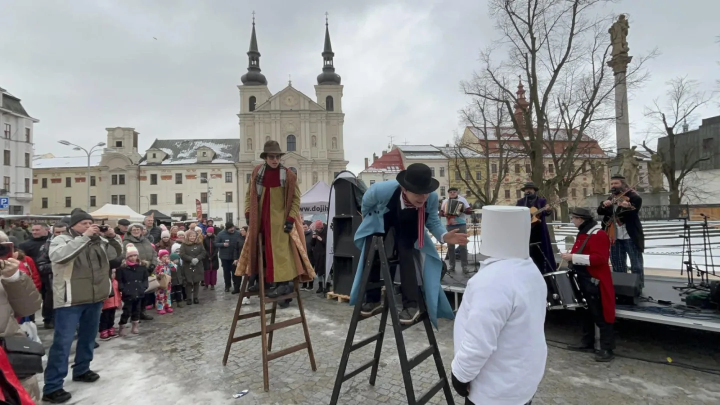FOTO + VIDEO: Jihlavské ulice žijí Masopustním průvodem, zapojily se desítky masek