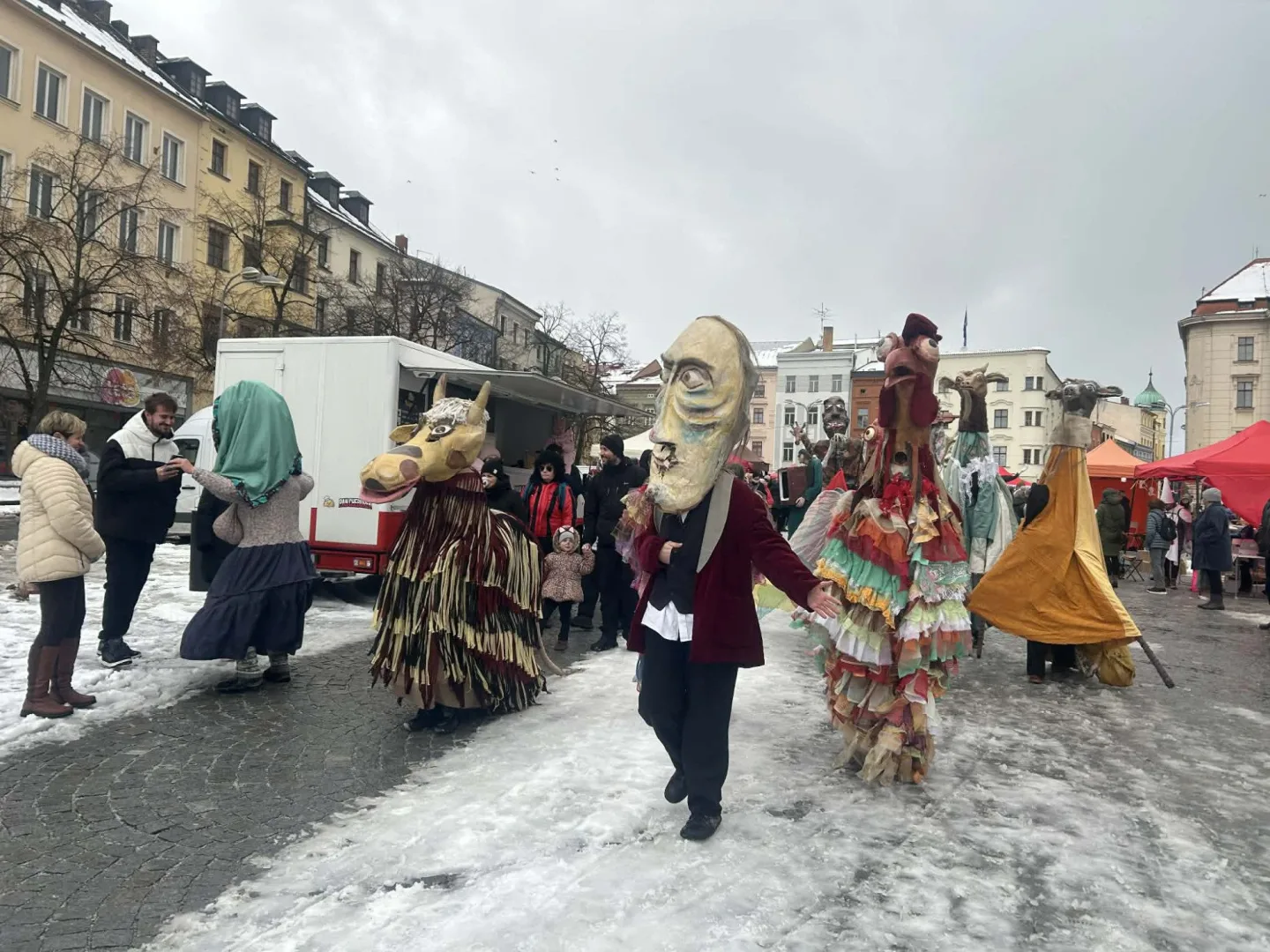 FOTO + VIDEO: Jihlavské ulice žijí Masopustním průvodem, zapojily se desítky masek