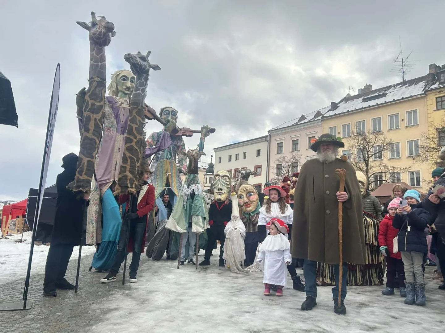 FOTO + VIDEO: Jihlavské ulice žijí Masopustním průvodem, zapojily se desítky masek