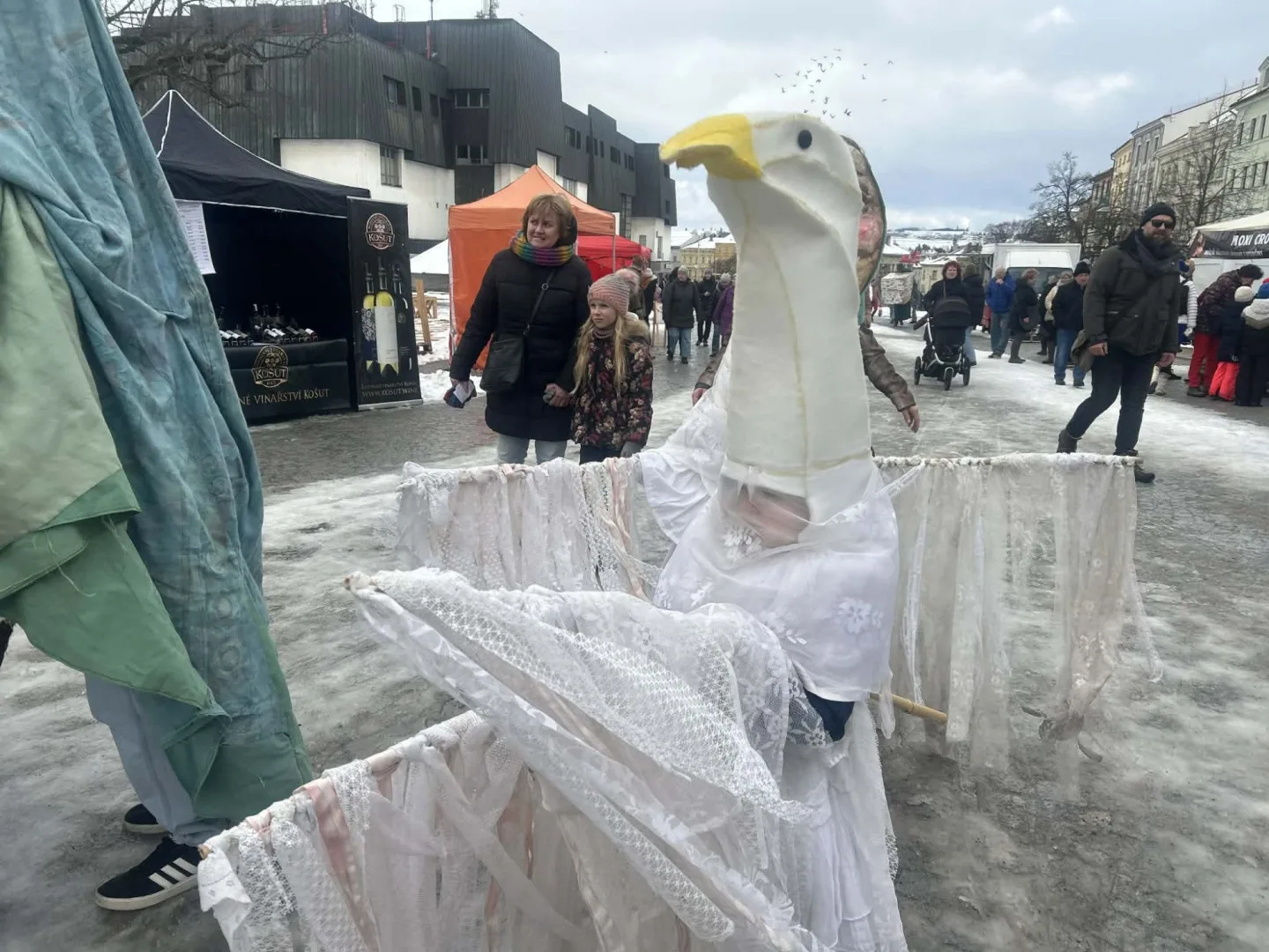 FOTO + VIDEO: Jihlavské ulice žijí Masopustním průvodem, zapojily se desítky masek