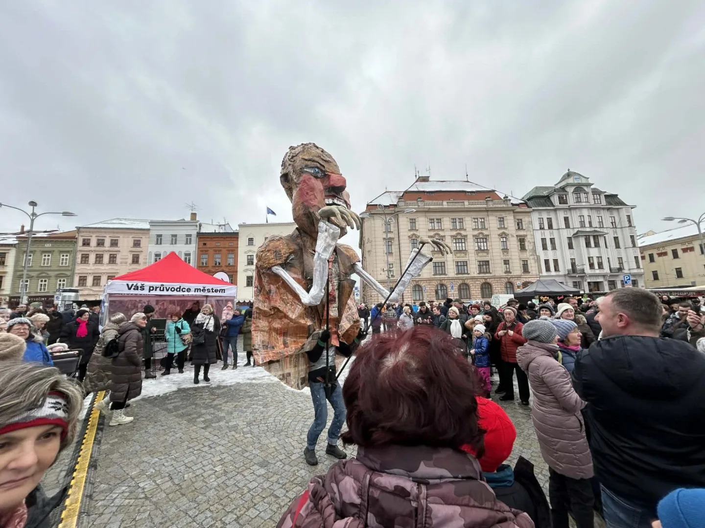 FOTO + VIDEO: Jihlavské ulice žijí Masopustním průvodem, zapojily se desítky masek