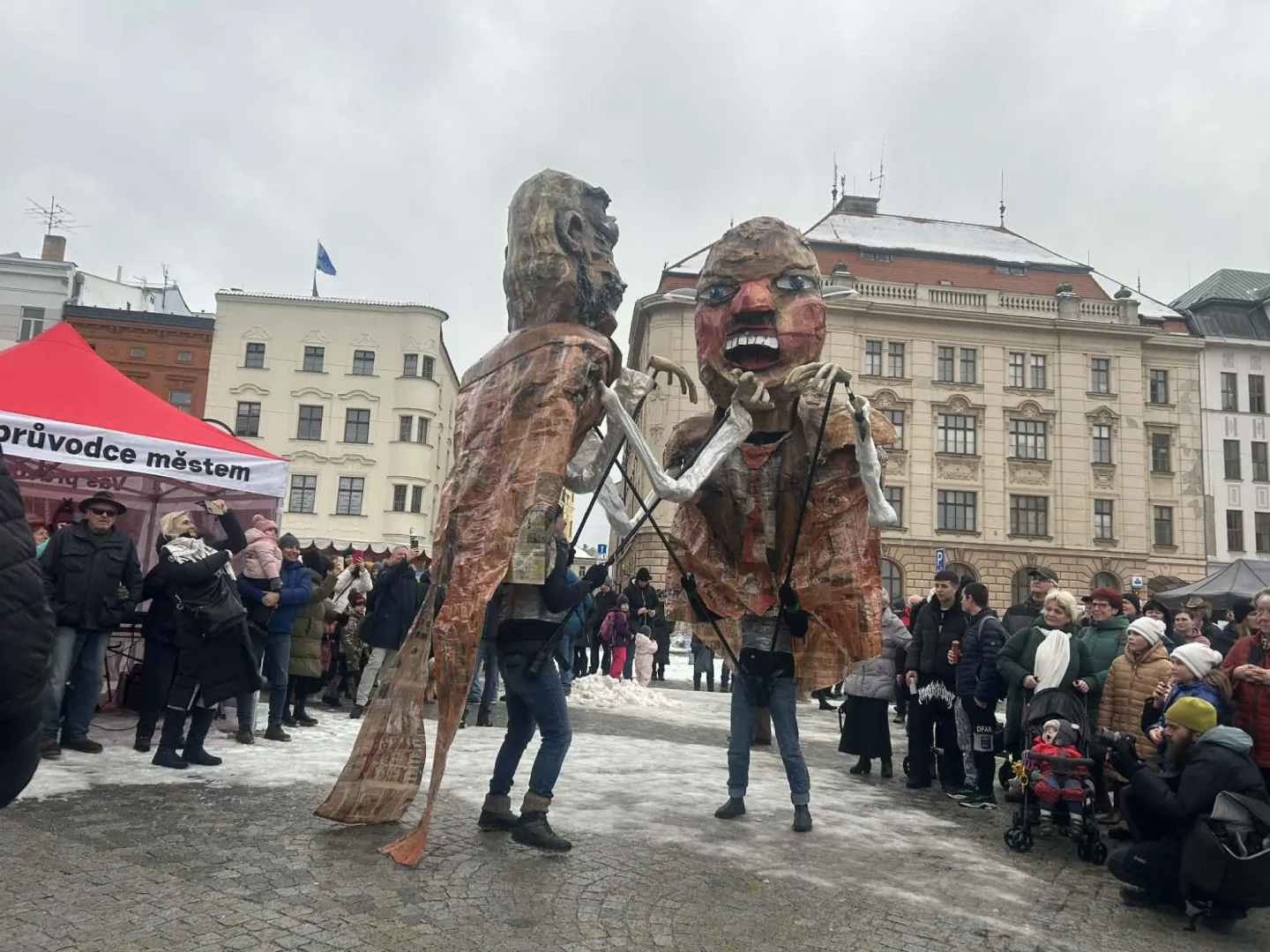 FOTO + VIDEO: Jihlavské ulice žijí Masopustním průvodem, zapojily se desítky masek