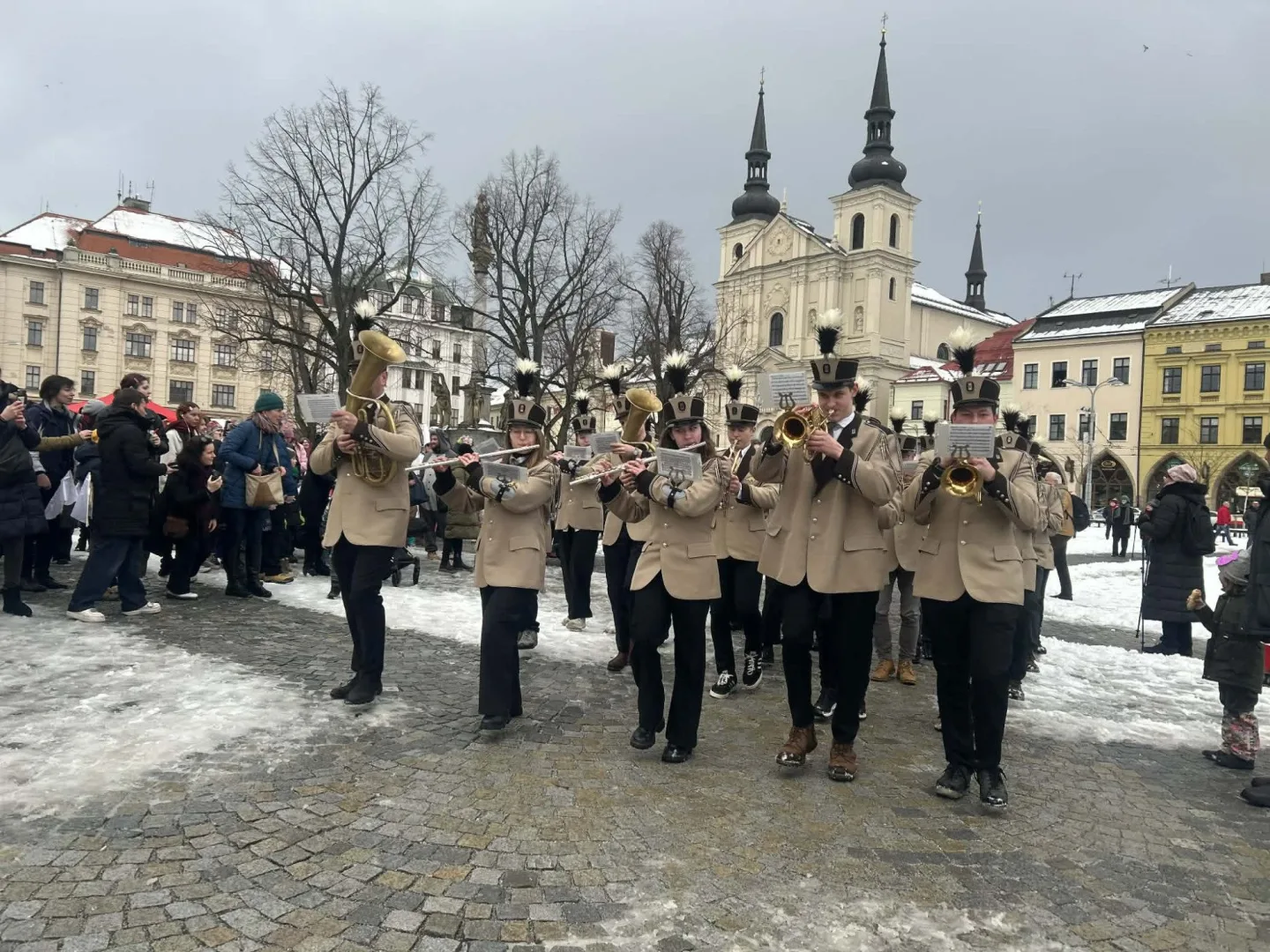 FOTO + VIDEO: Jihlavské ulice žijí Masopustním průvodem, zapojily se desítky masek