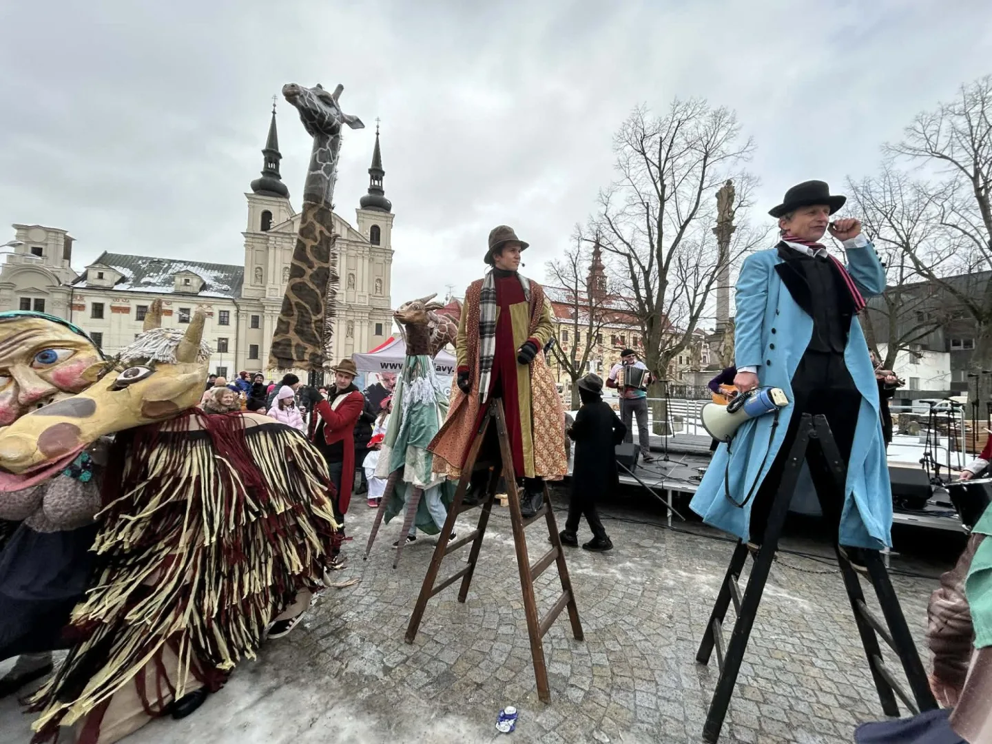 FOTO + VIDEO: Jihlavské ulice žijí Masopustním průvodem, zapojily se desítky masek